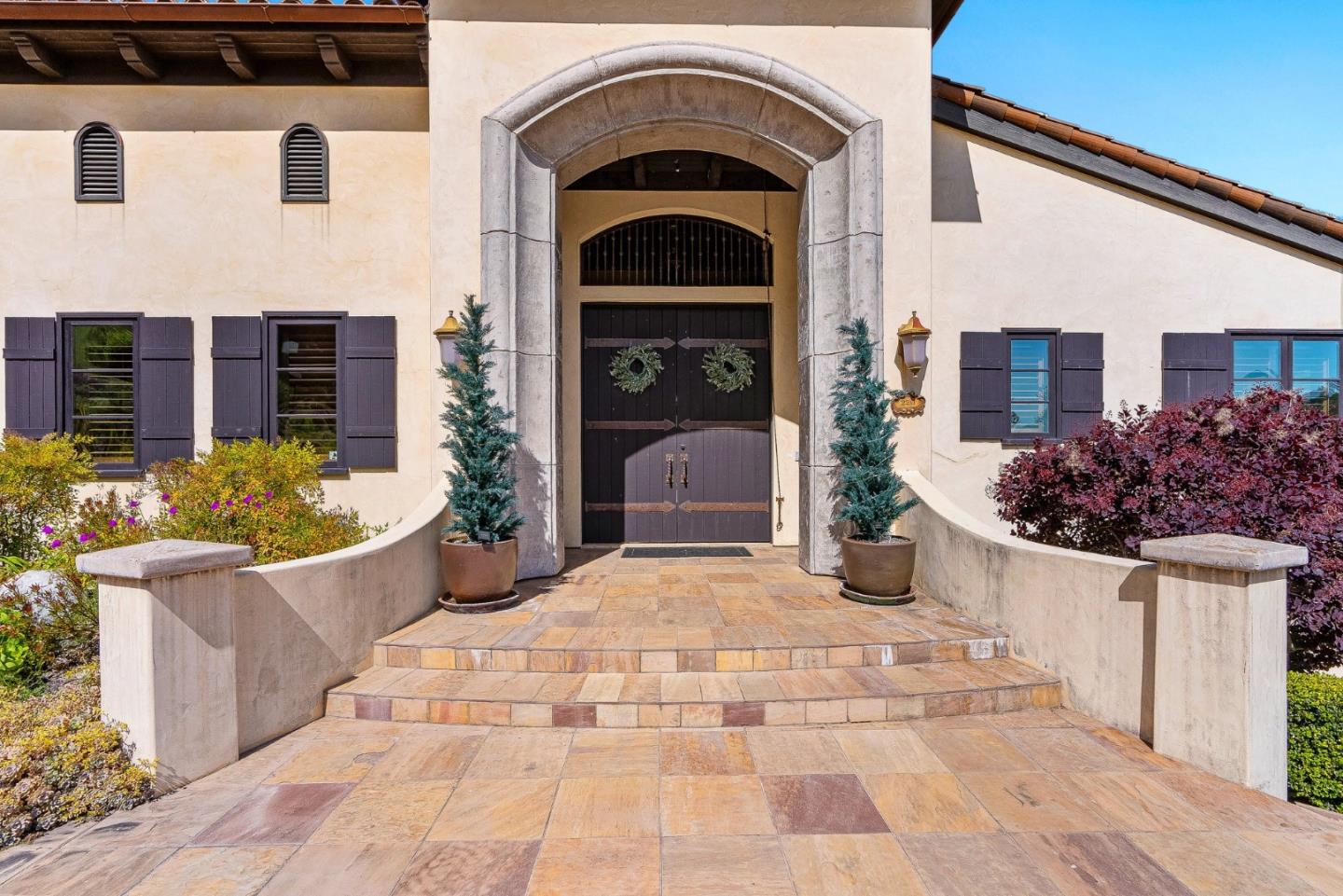 220 Falcon Hill