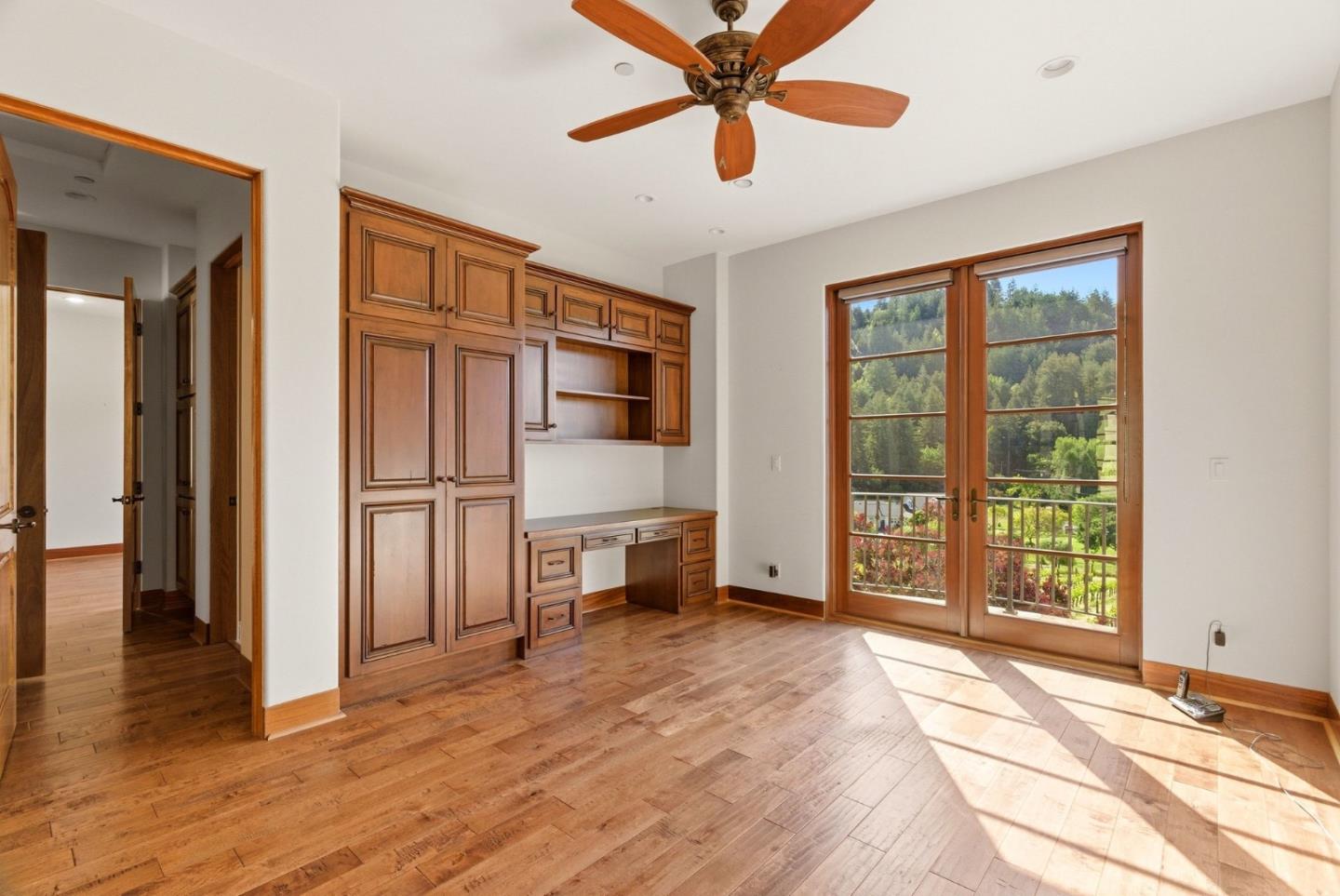 220 Falcon Hill