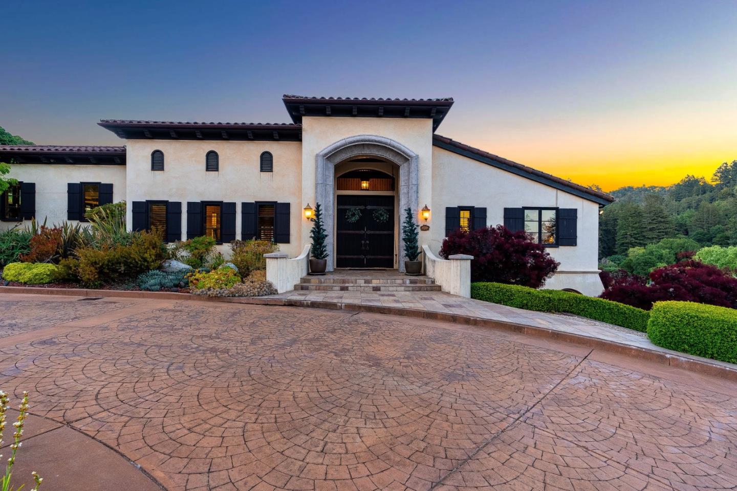 220 Falcon Hill