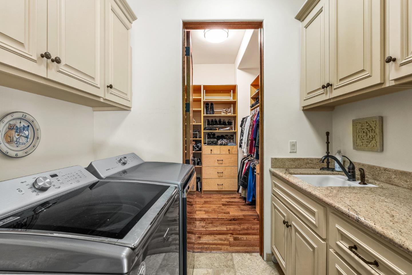 220 Falcon Hill