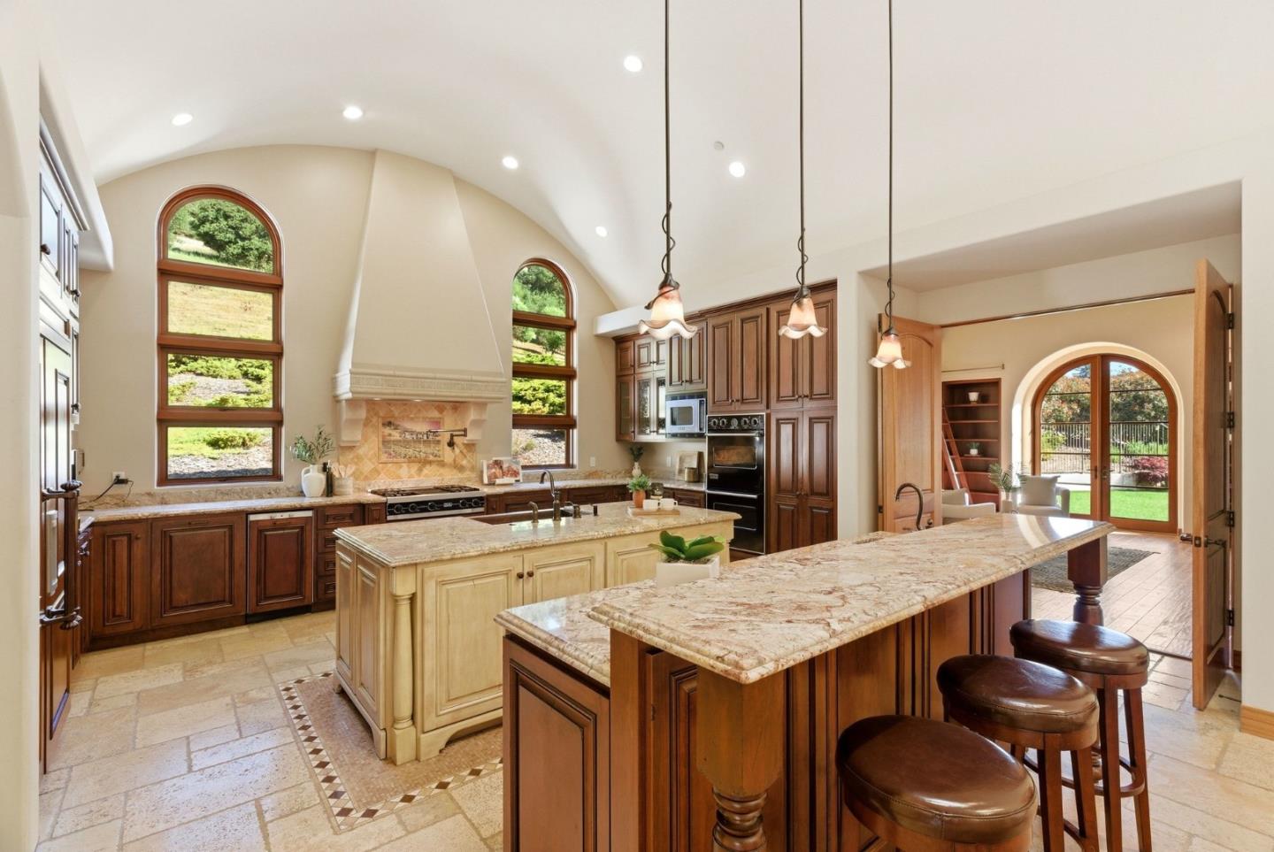 220 Falcon Hill