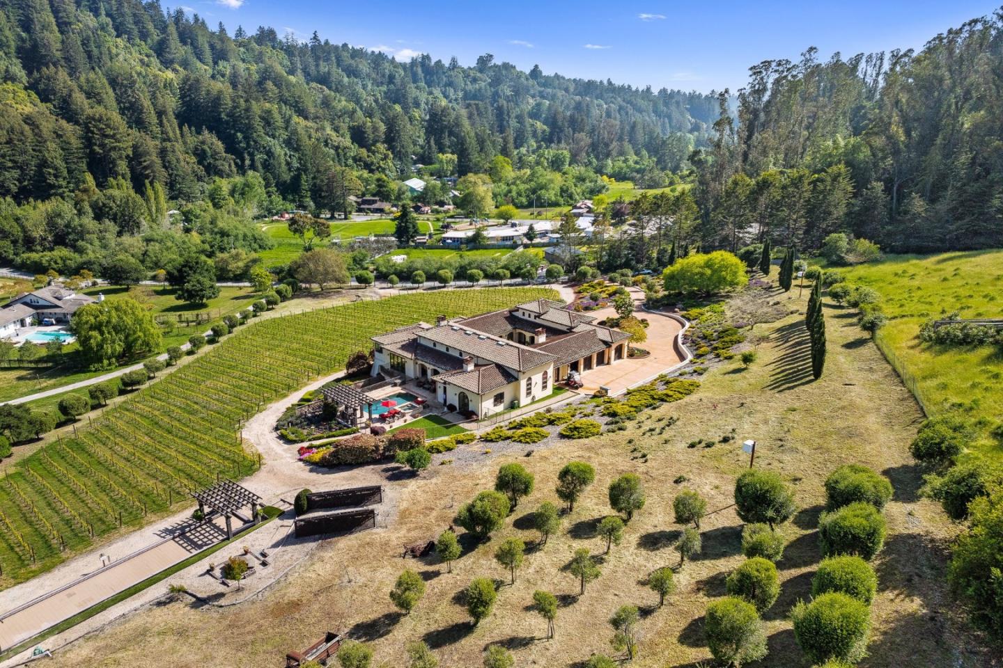 220 Falcon Hill