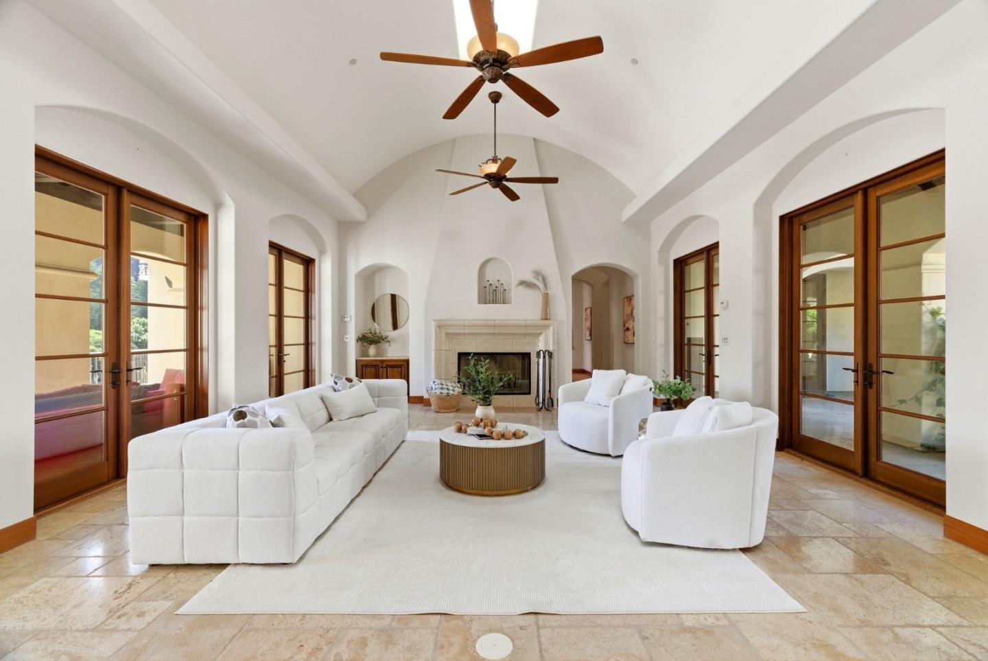 220 Falcon Hill