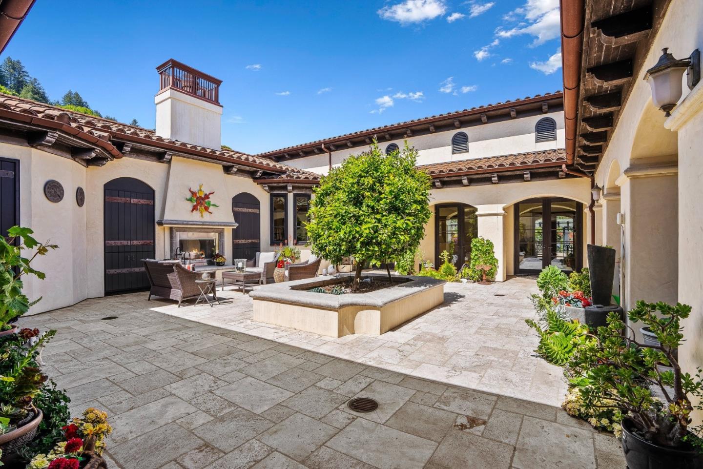 220 Falcon Hill