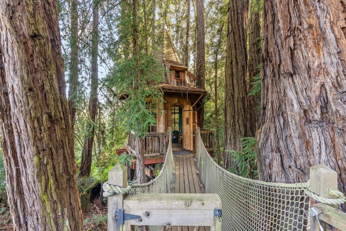 220 Falcon Hill