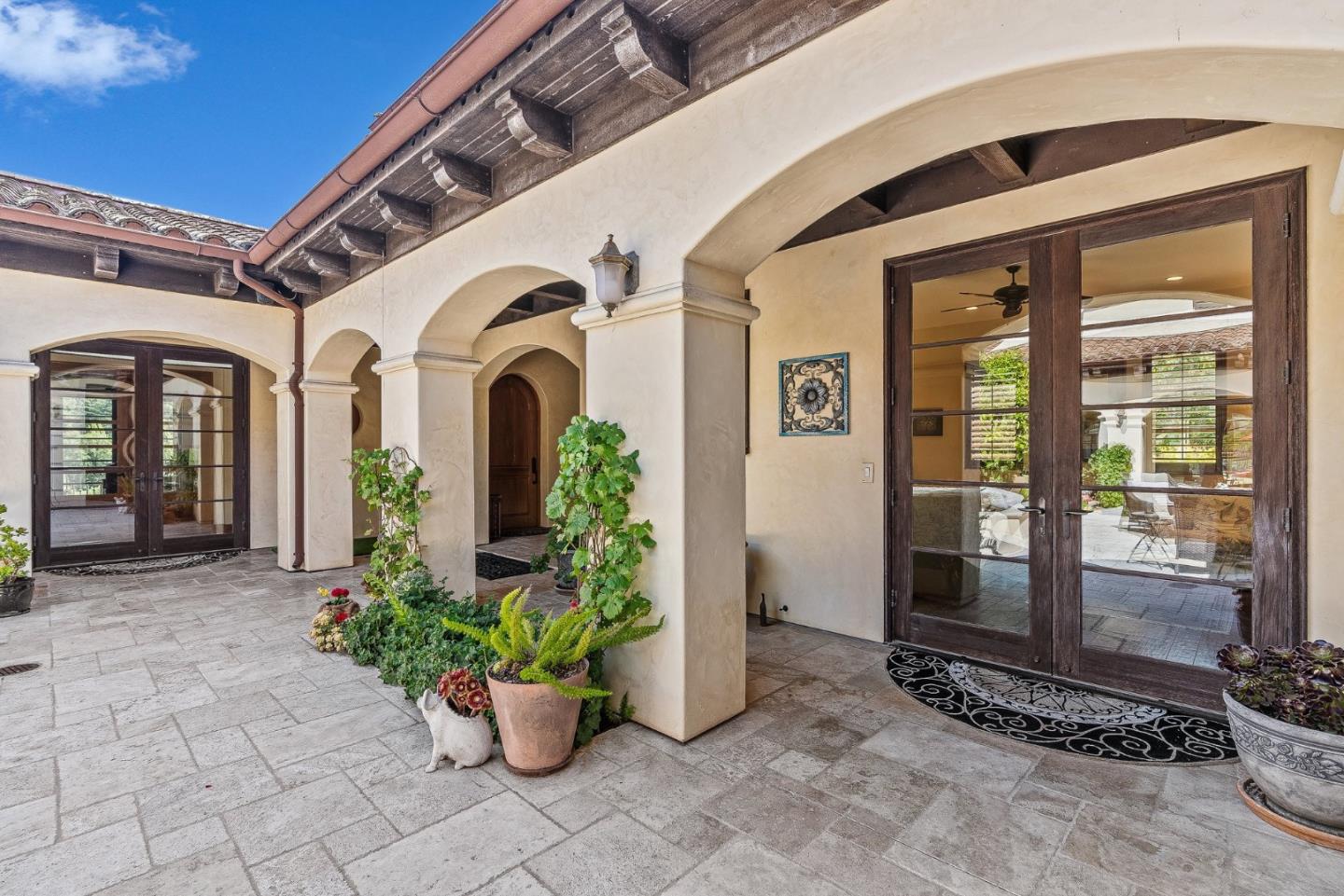 220 Falcon Hill
