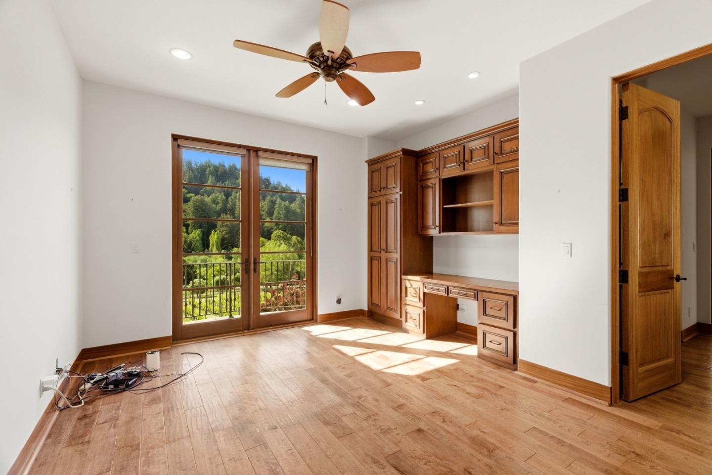 220 Falcon Hill