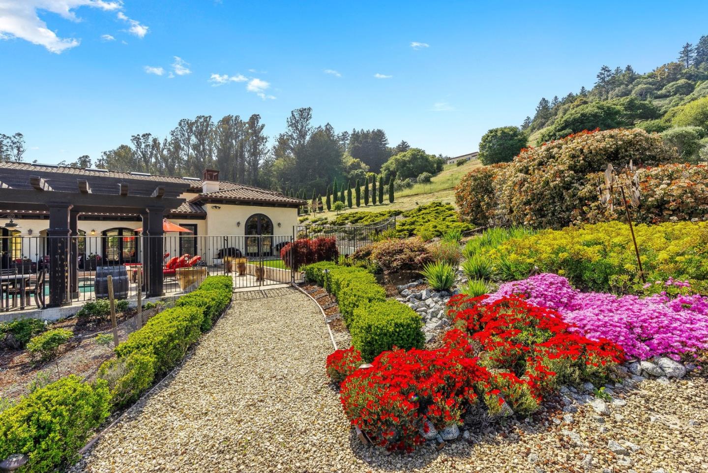 220 Falcon Hill