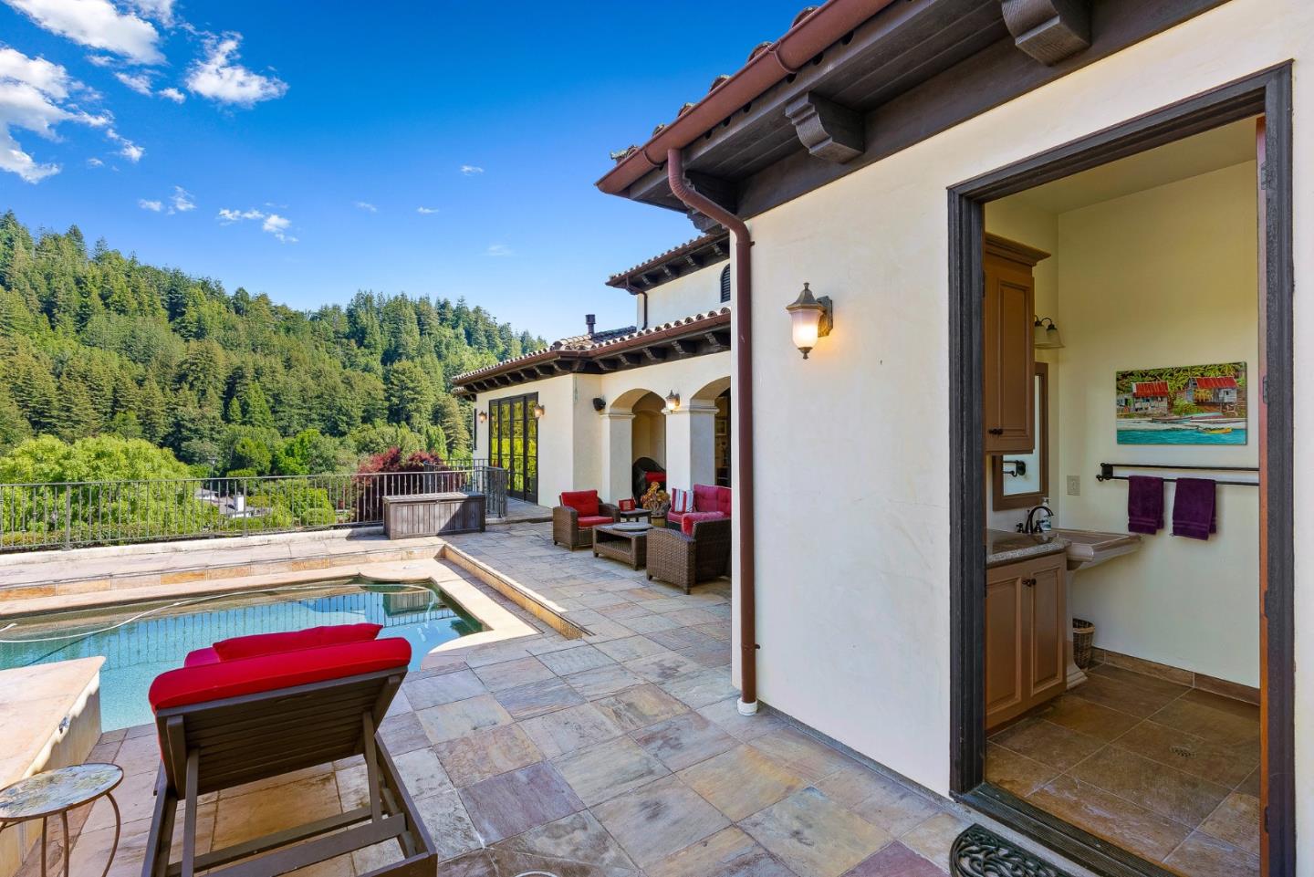220 Falcon Hill