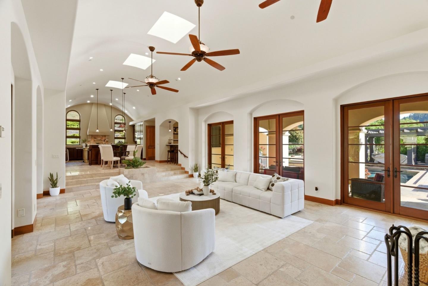 220 Falcon Hill