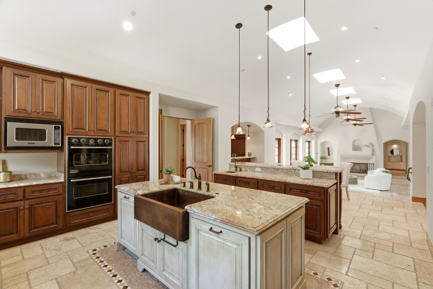 220 Falcon Hill
