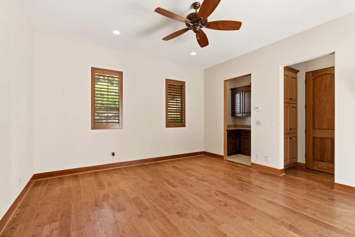 220 Falcon Hill