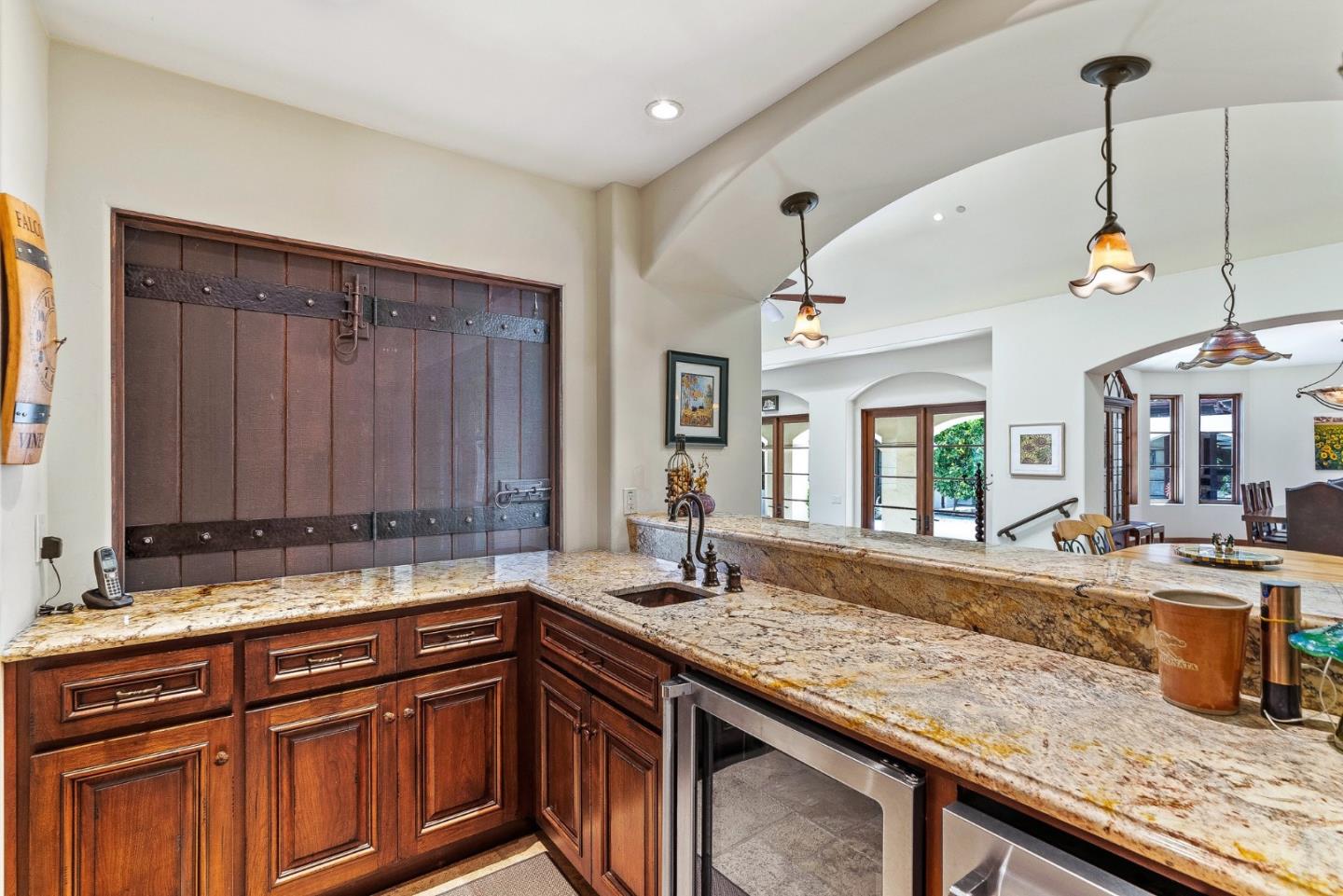 220 Falcon Hill
