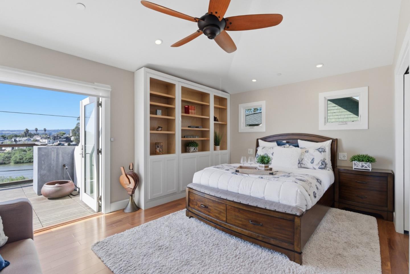 2974 East Cliff Drive