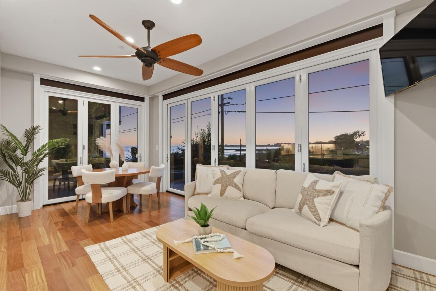 2974 East Cliff Drive