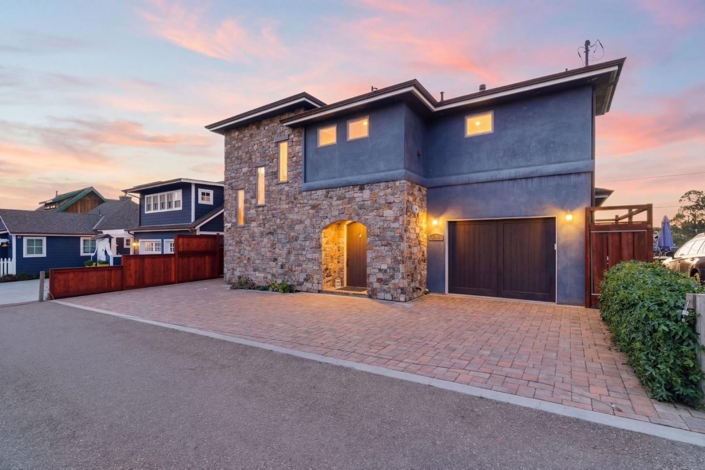 2974 East Cliff Drive