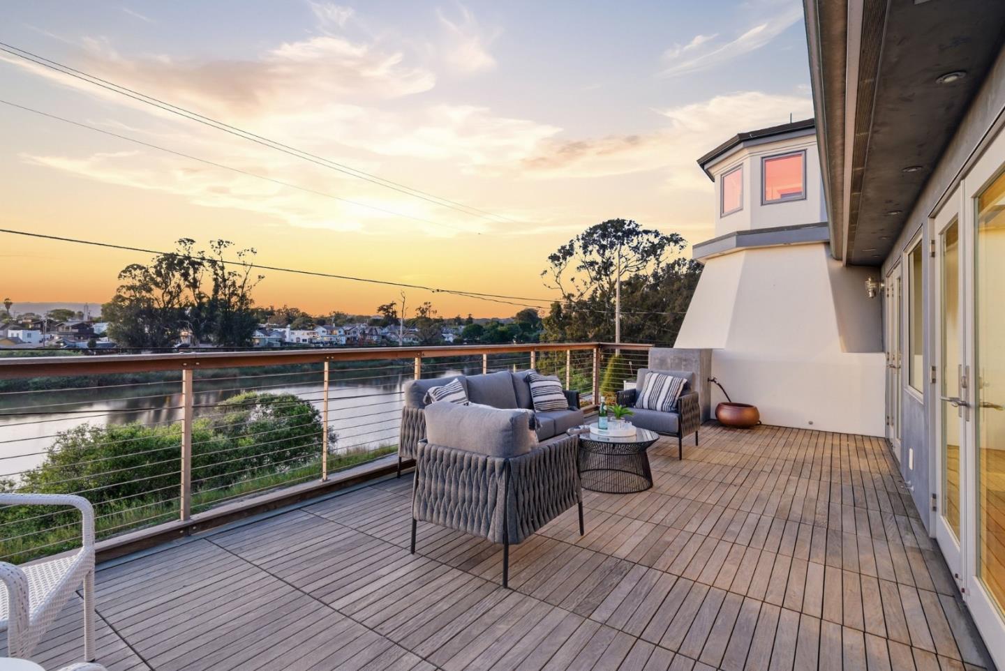 2974 East Cliff Drive