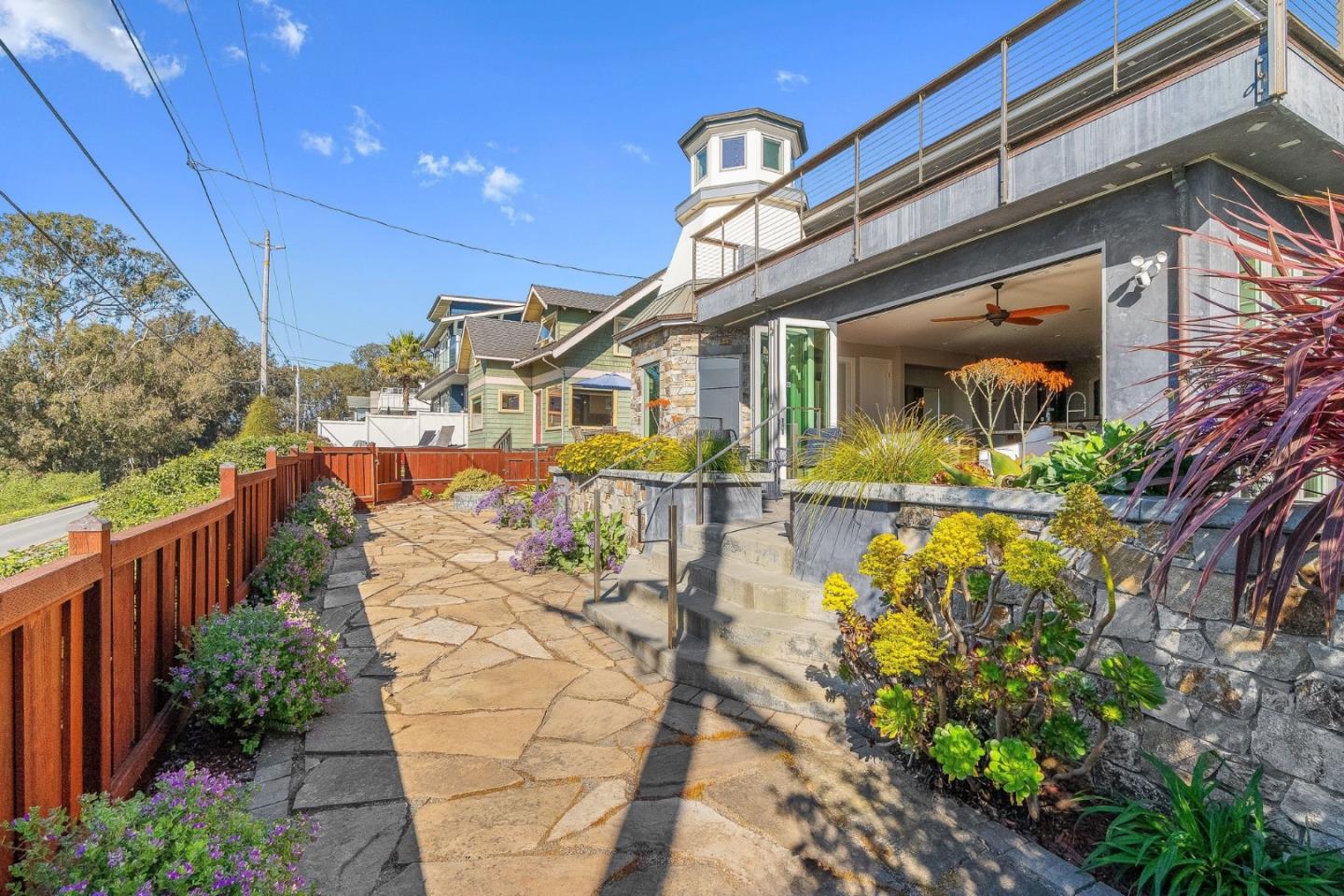 2974 East Cliff Drive