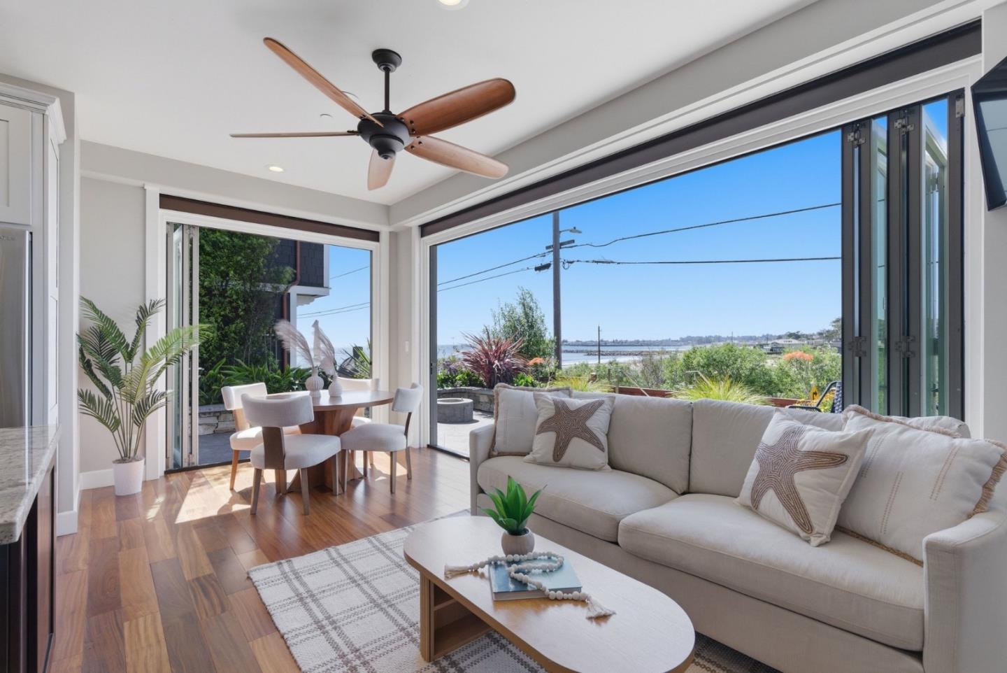 2974 East Cliff Drive