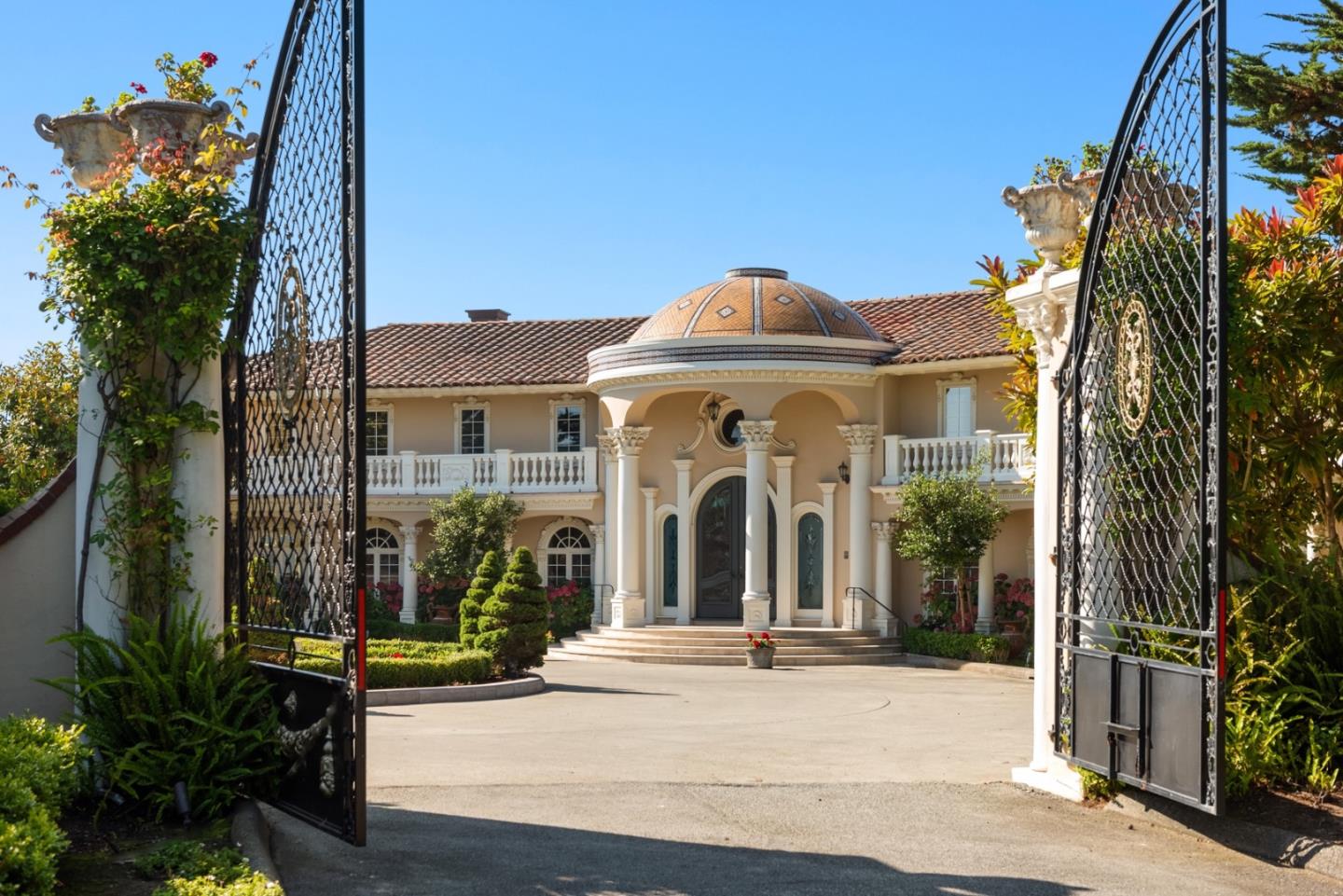 112 Holiday Drive