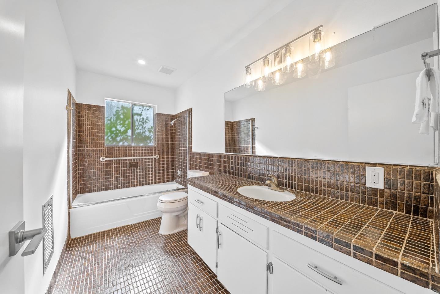 623 High ST