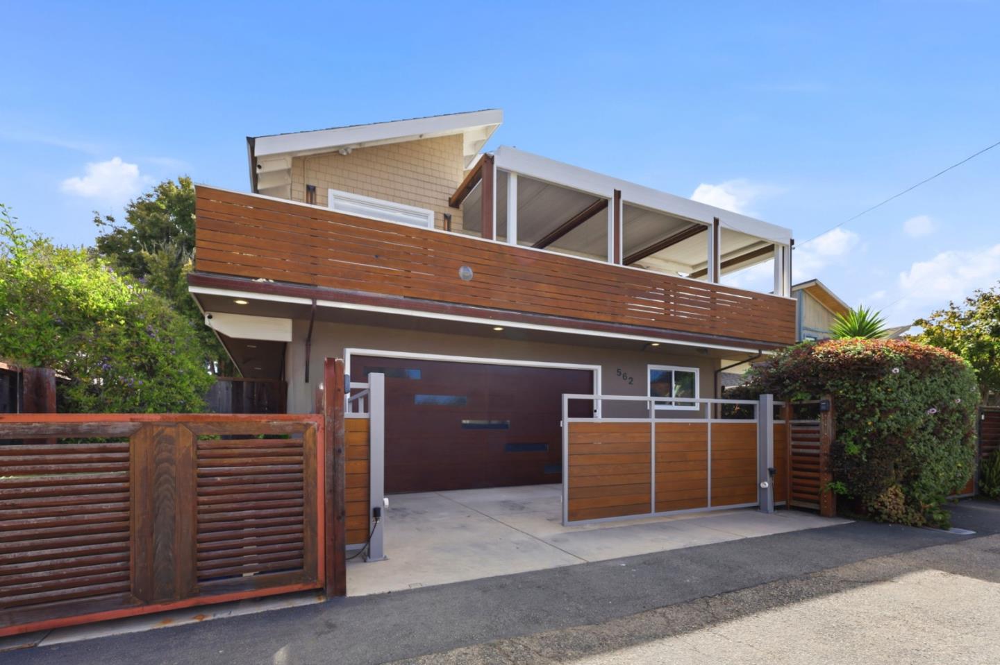 562 36th AVE