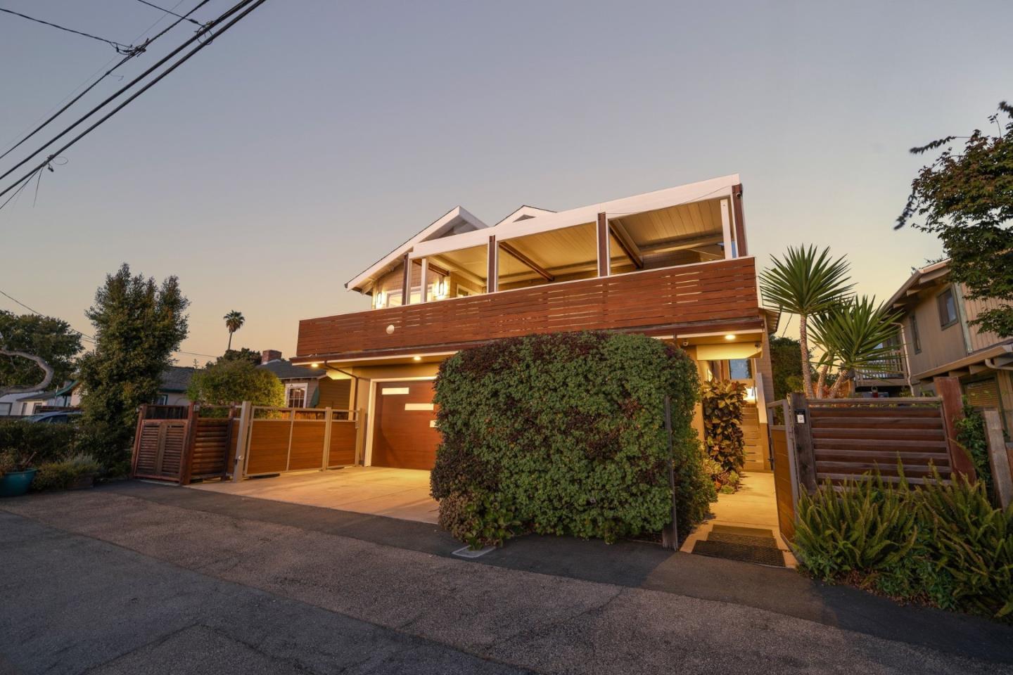 562 36th AVE