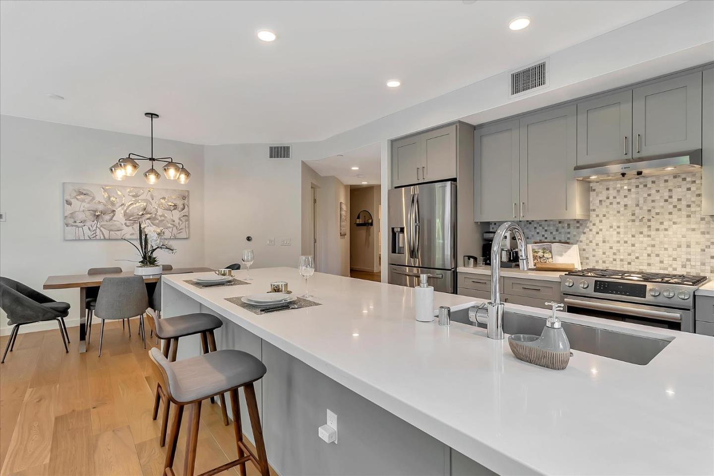 400 El Camino Real Unit: 214