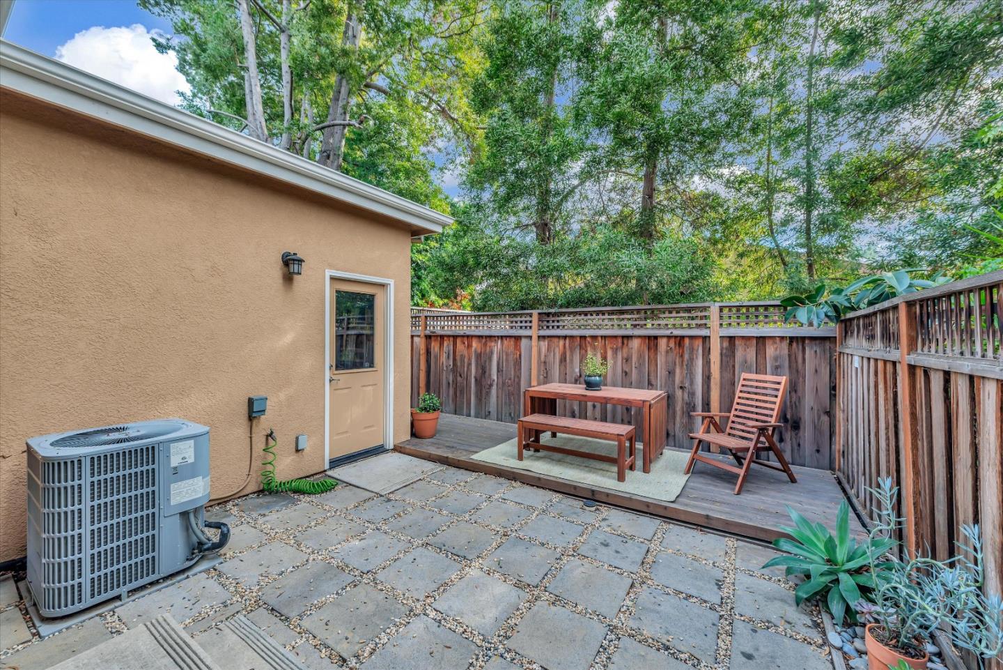 1136 Willow Village SQ