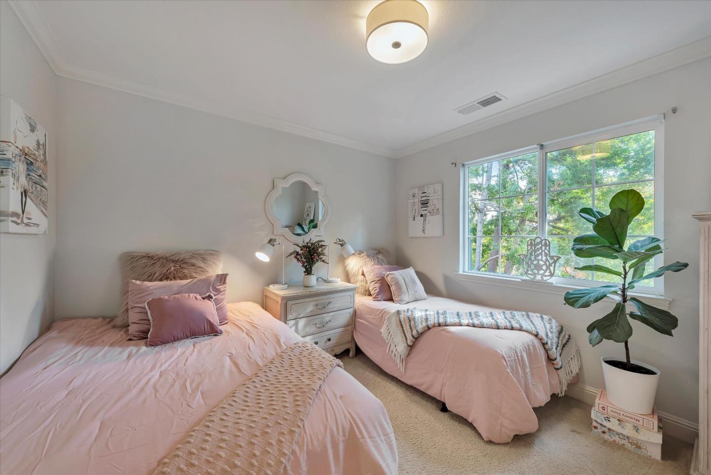 1136 Willow Village SQ