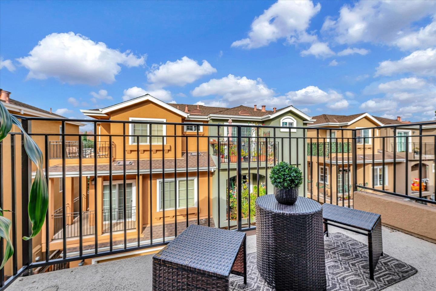 1136 Willow Village SQ