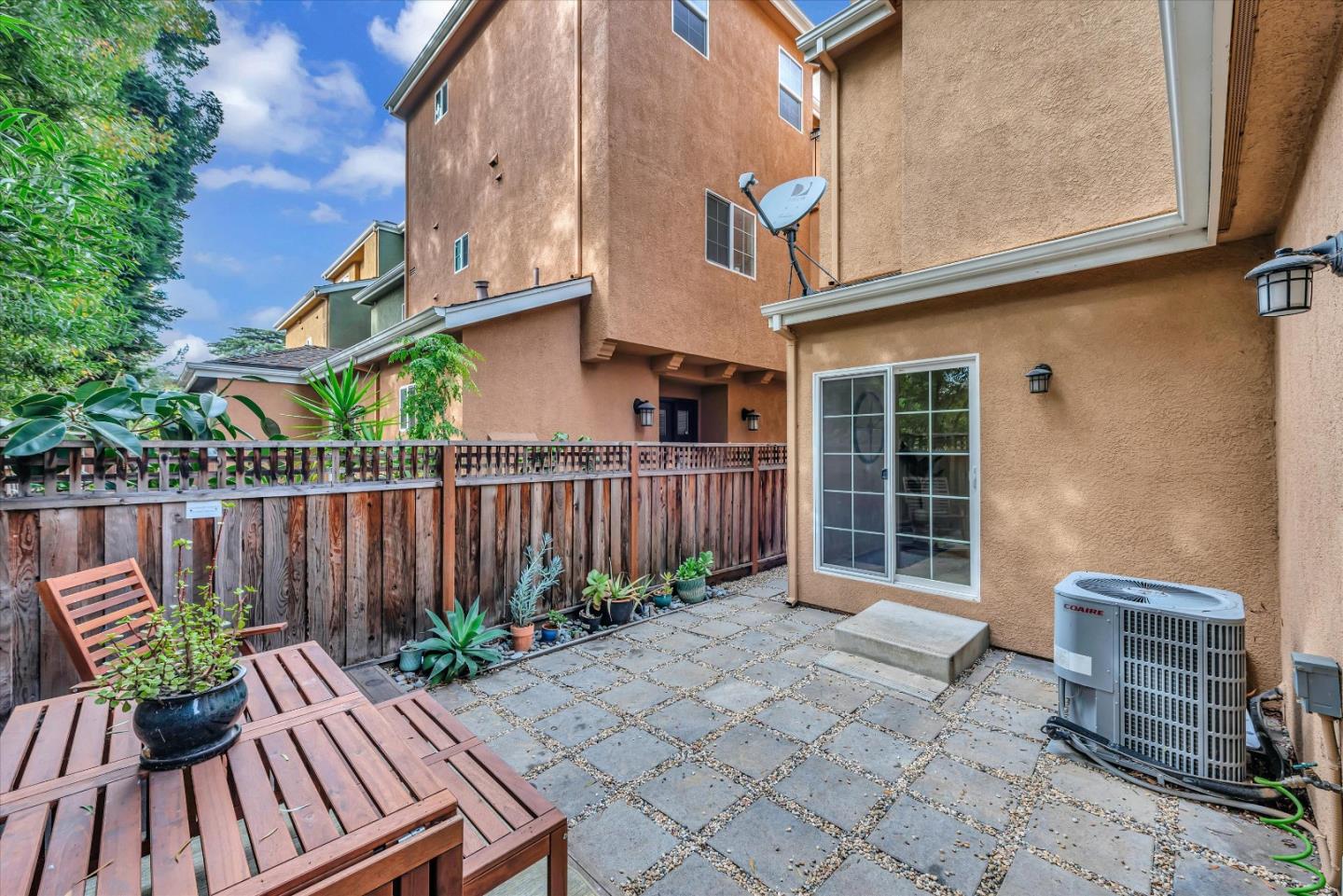 1136 Willow Village SQ