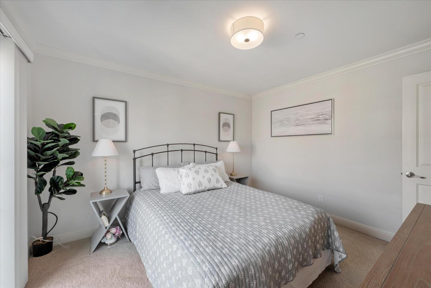 1136 Willow Village SQ