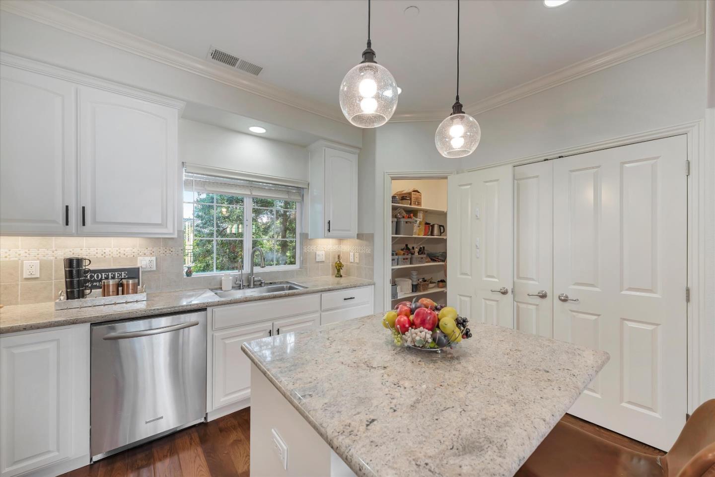 1136 Willow Village SQ