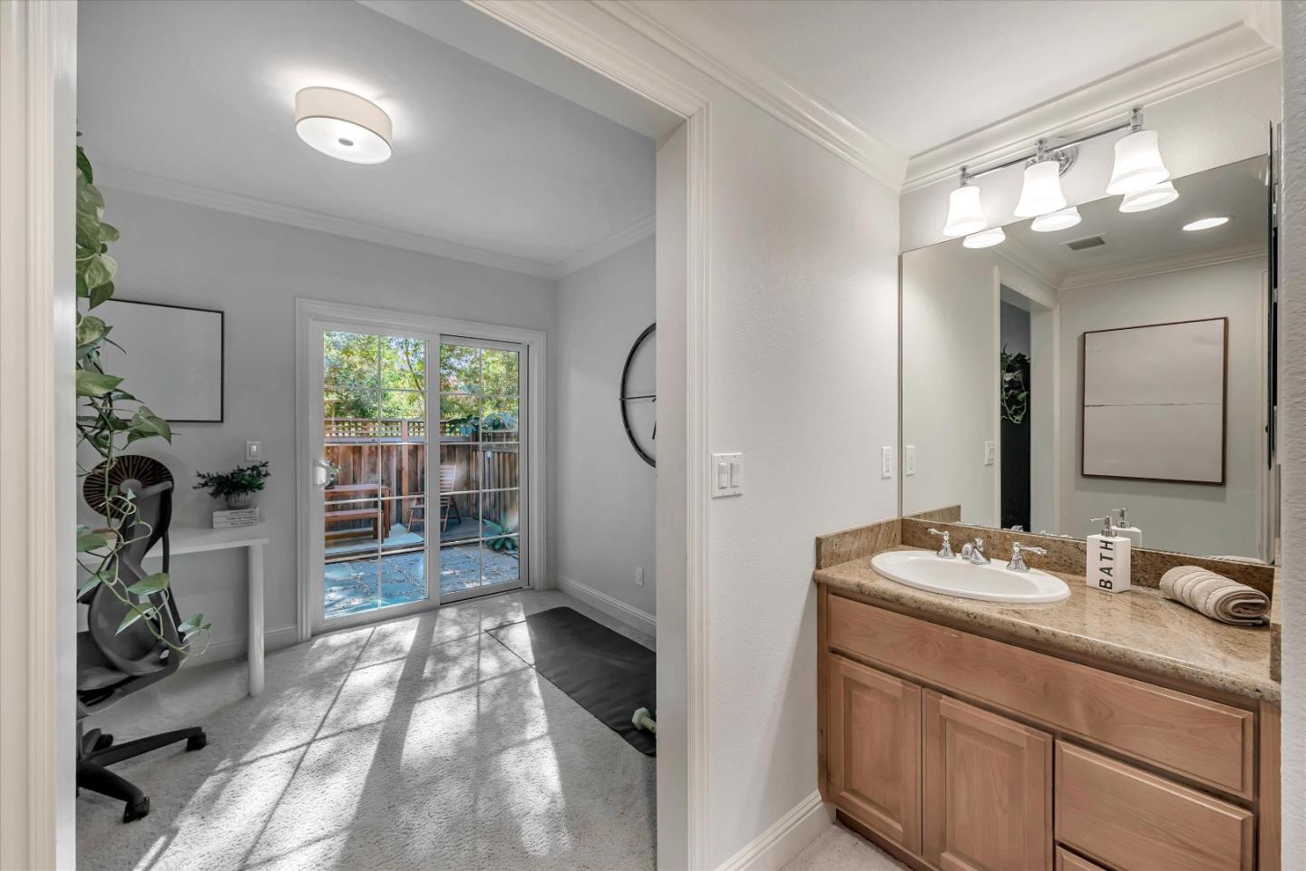 1136 Willow Village SQ