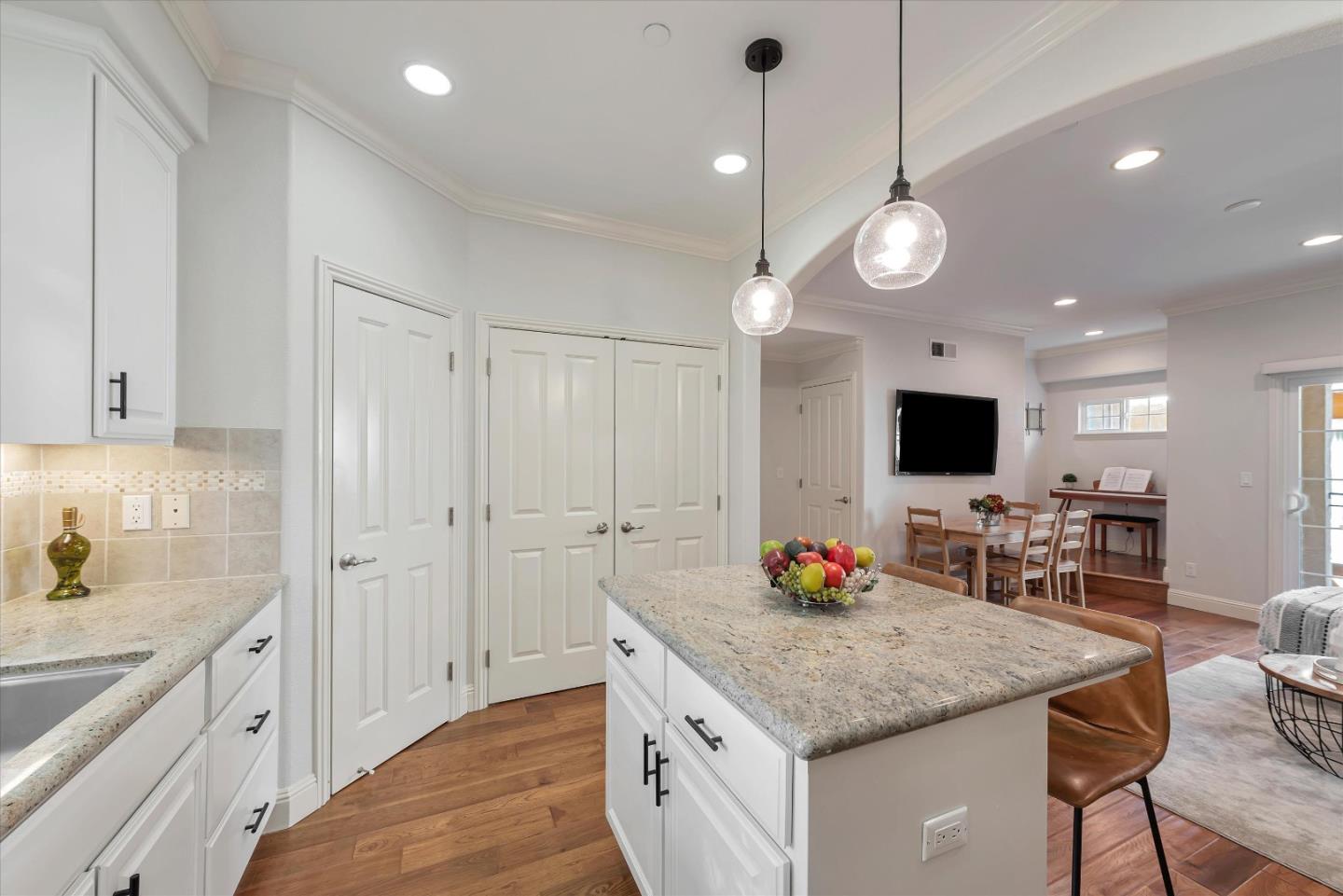 1136 Willow Village SQ