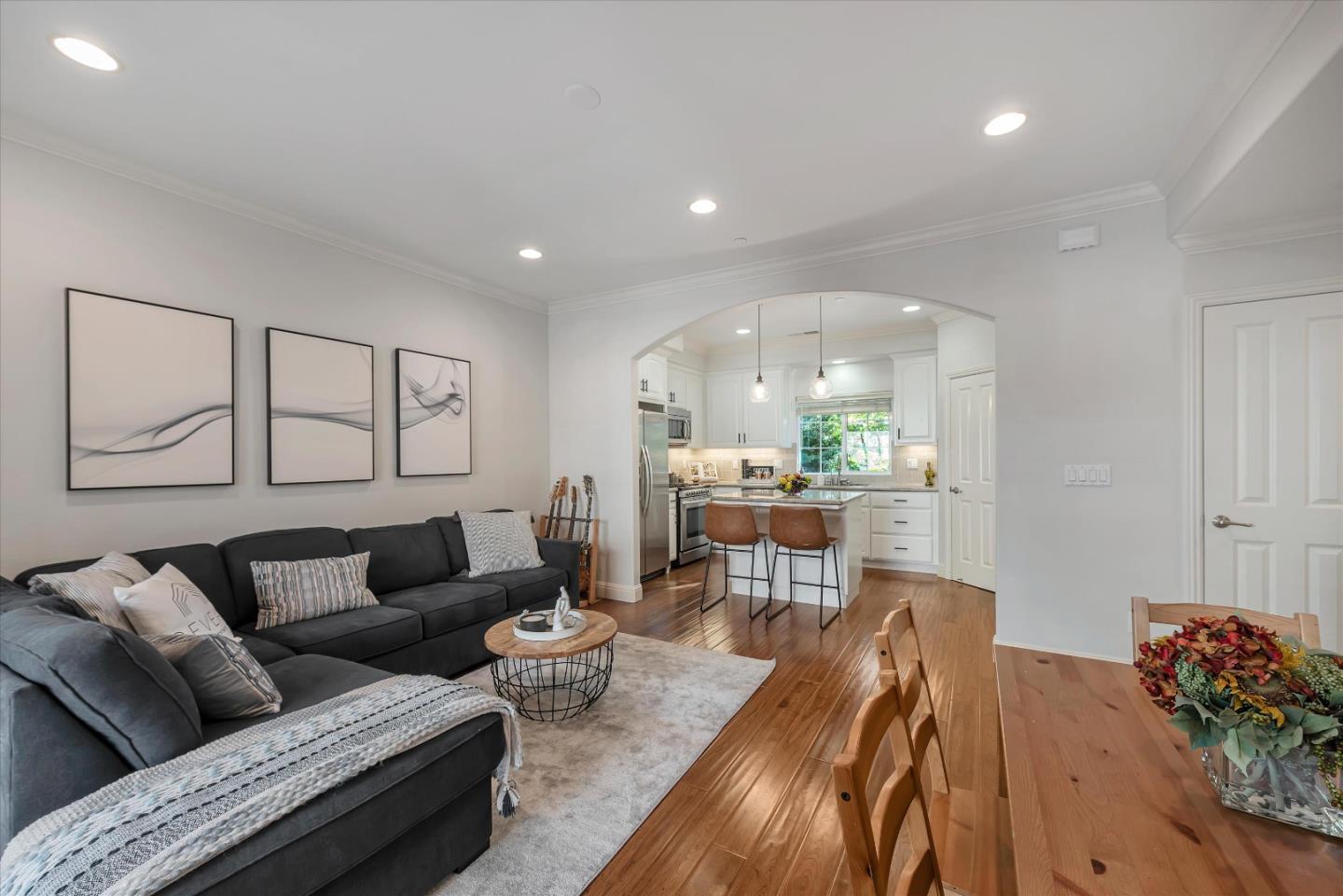 1136 Willow Village SQ