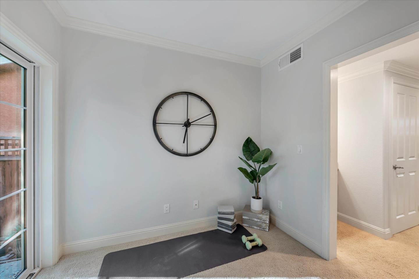 1136 Willow Village SQ