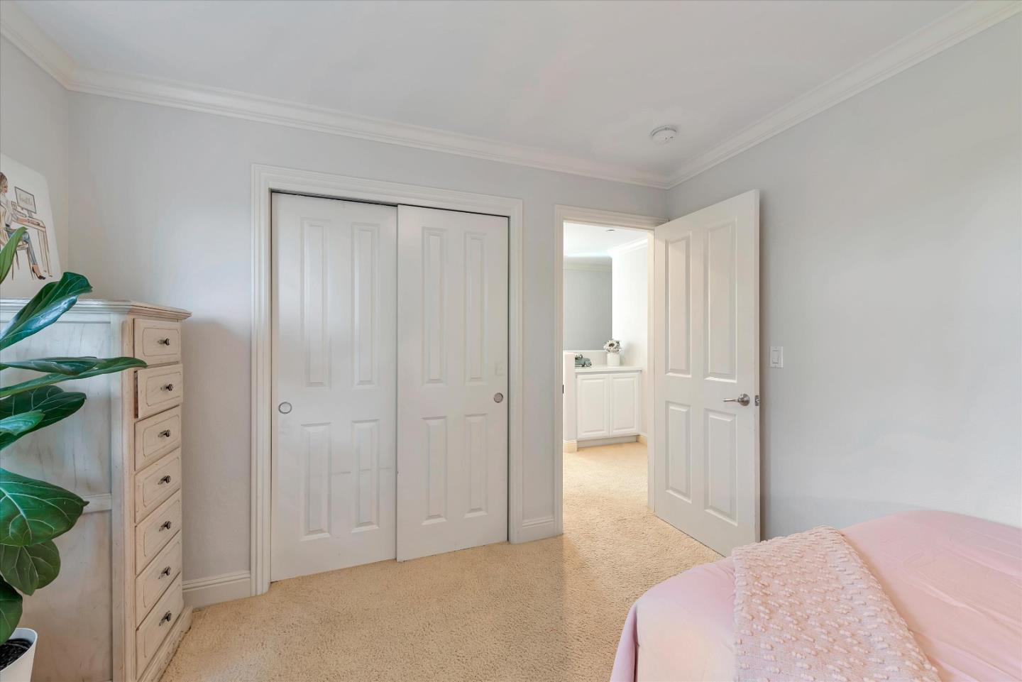 1136 Willow Village SQ