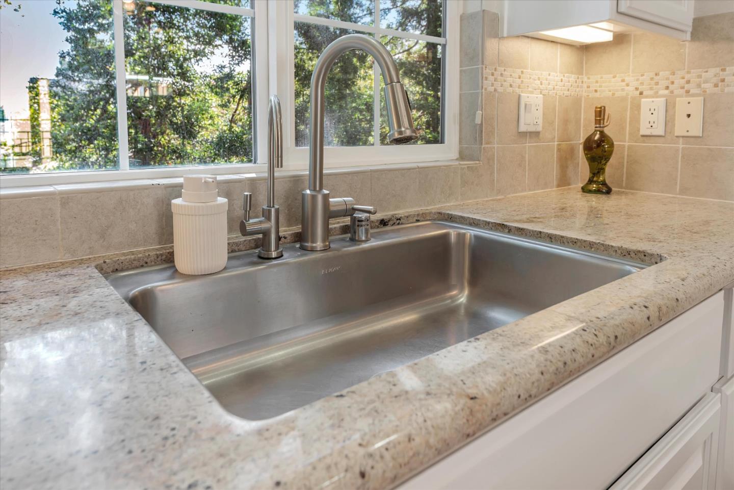 1136 Willow Village SQ