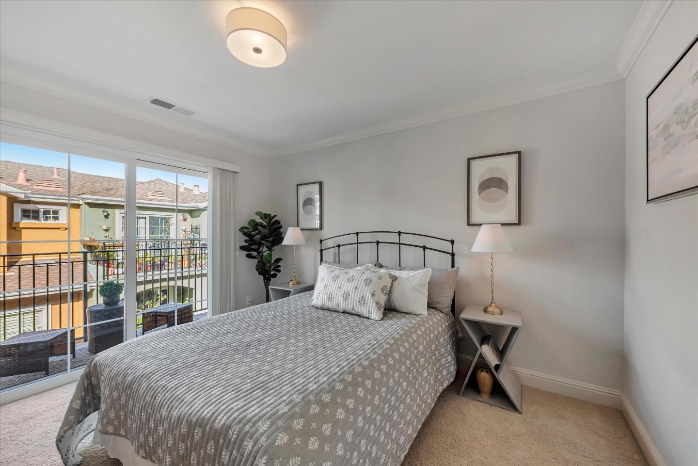 1136 Willow Village SQ