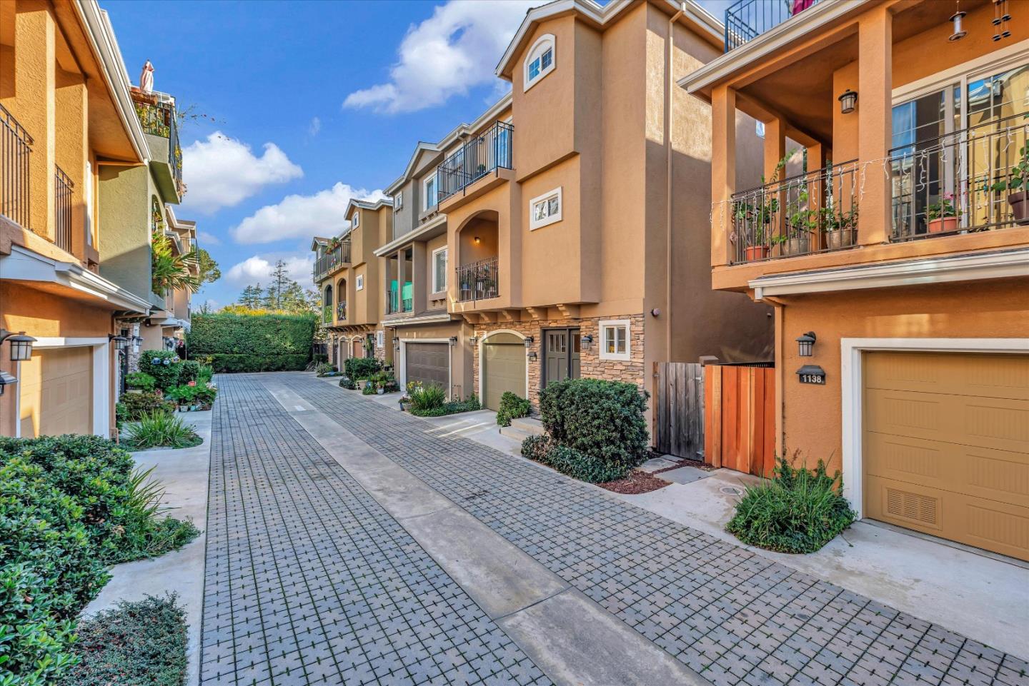 1136 Willow Village SQ