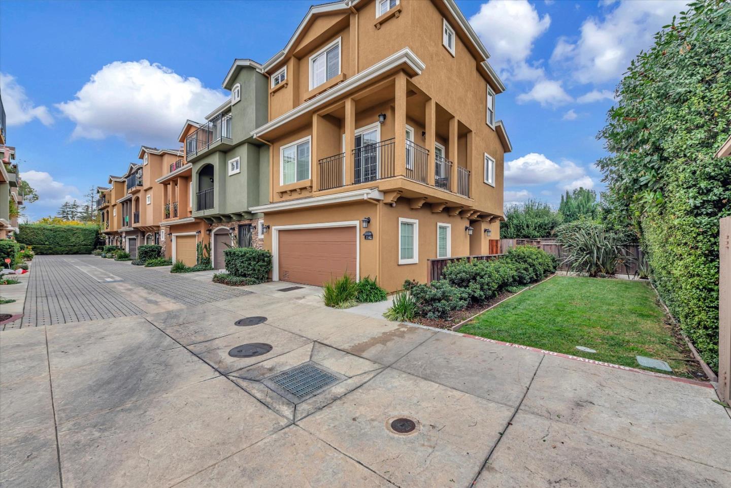 1136 Willow Village SQ