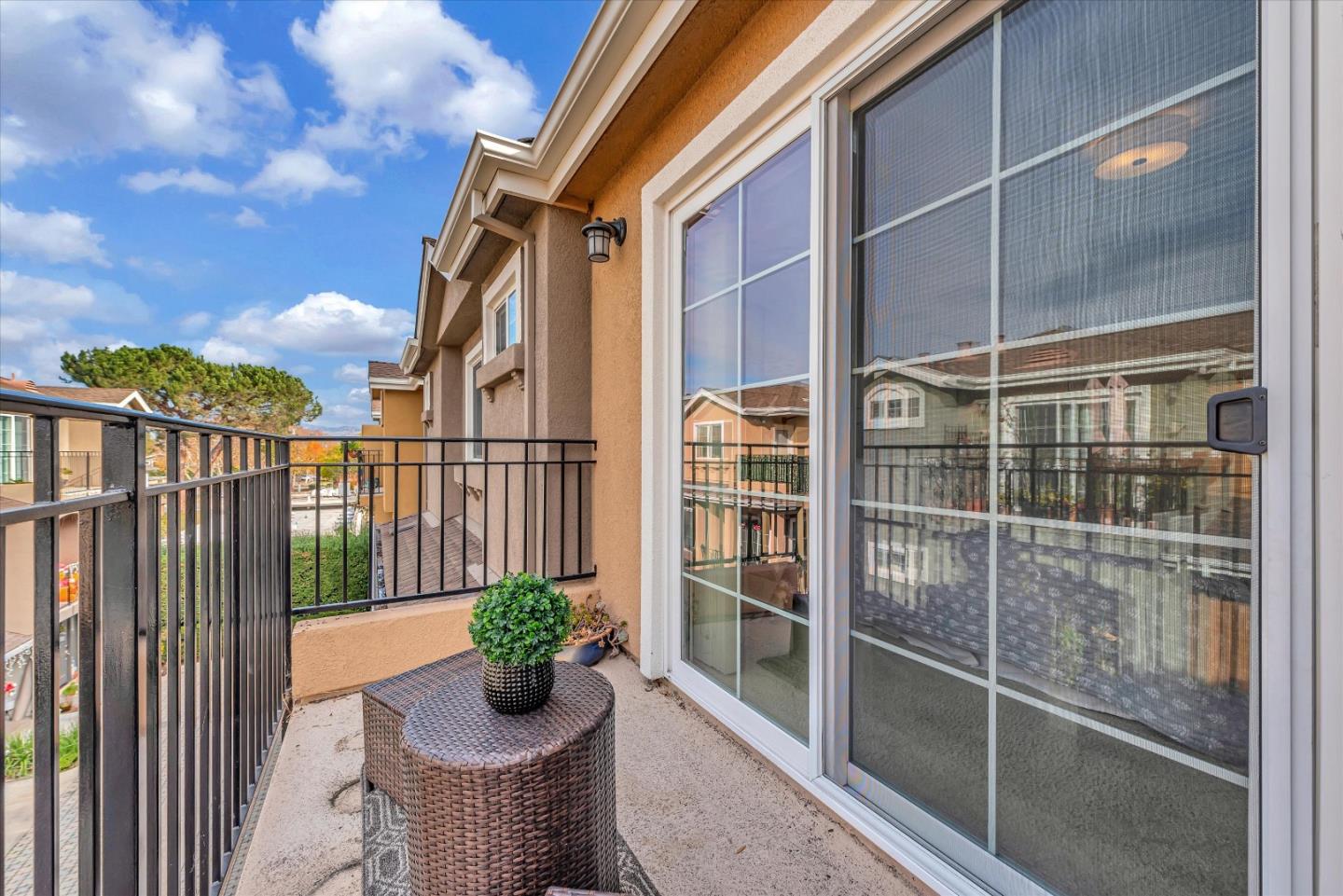 1136 Willow Village SQ