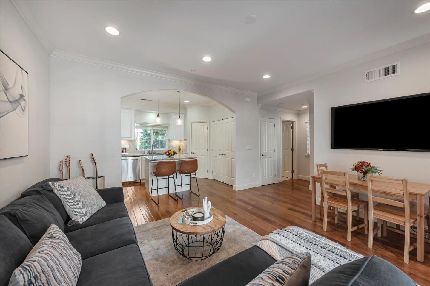 1136 Willow Village SQ