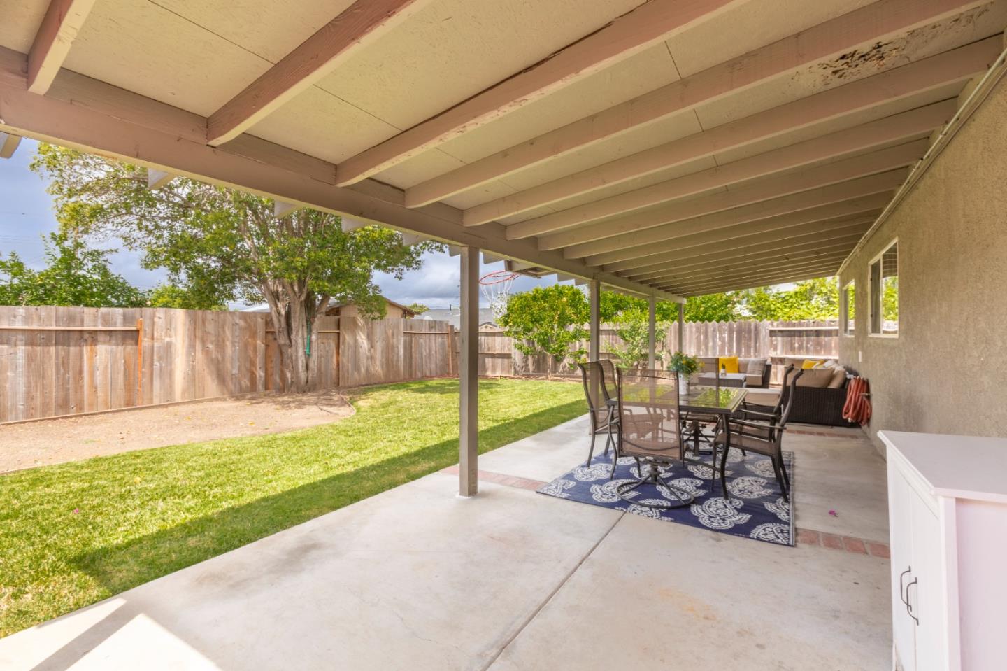 10321 Meadow LN