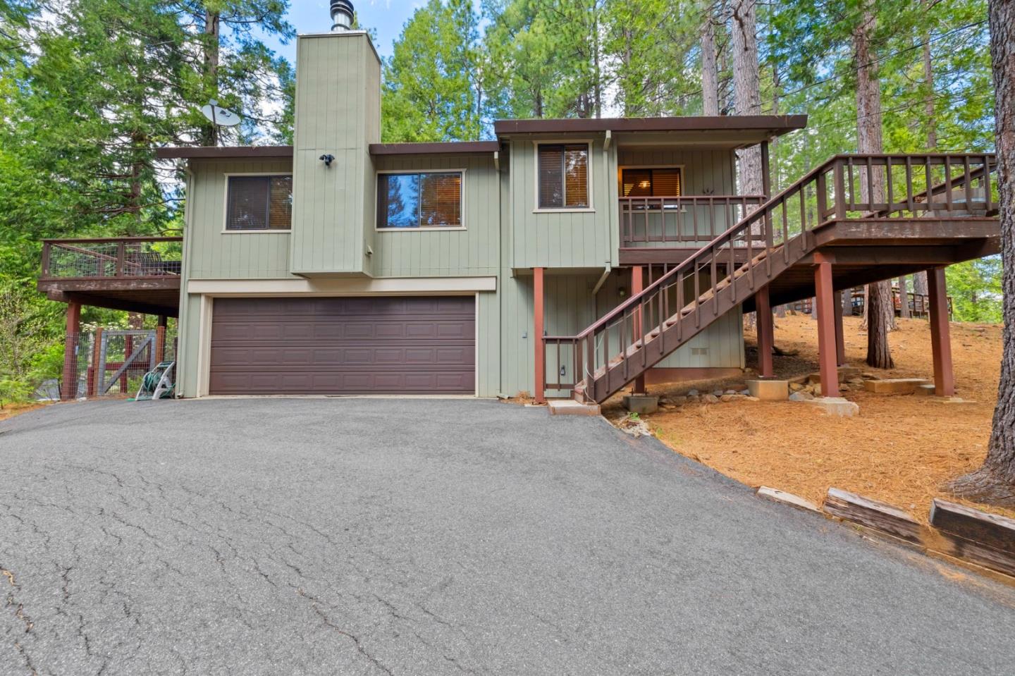 22150 Sarah CIR