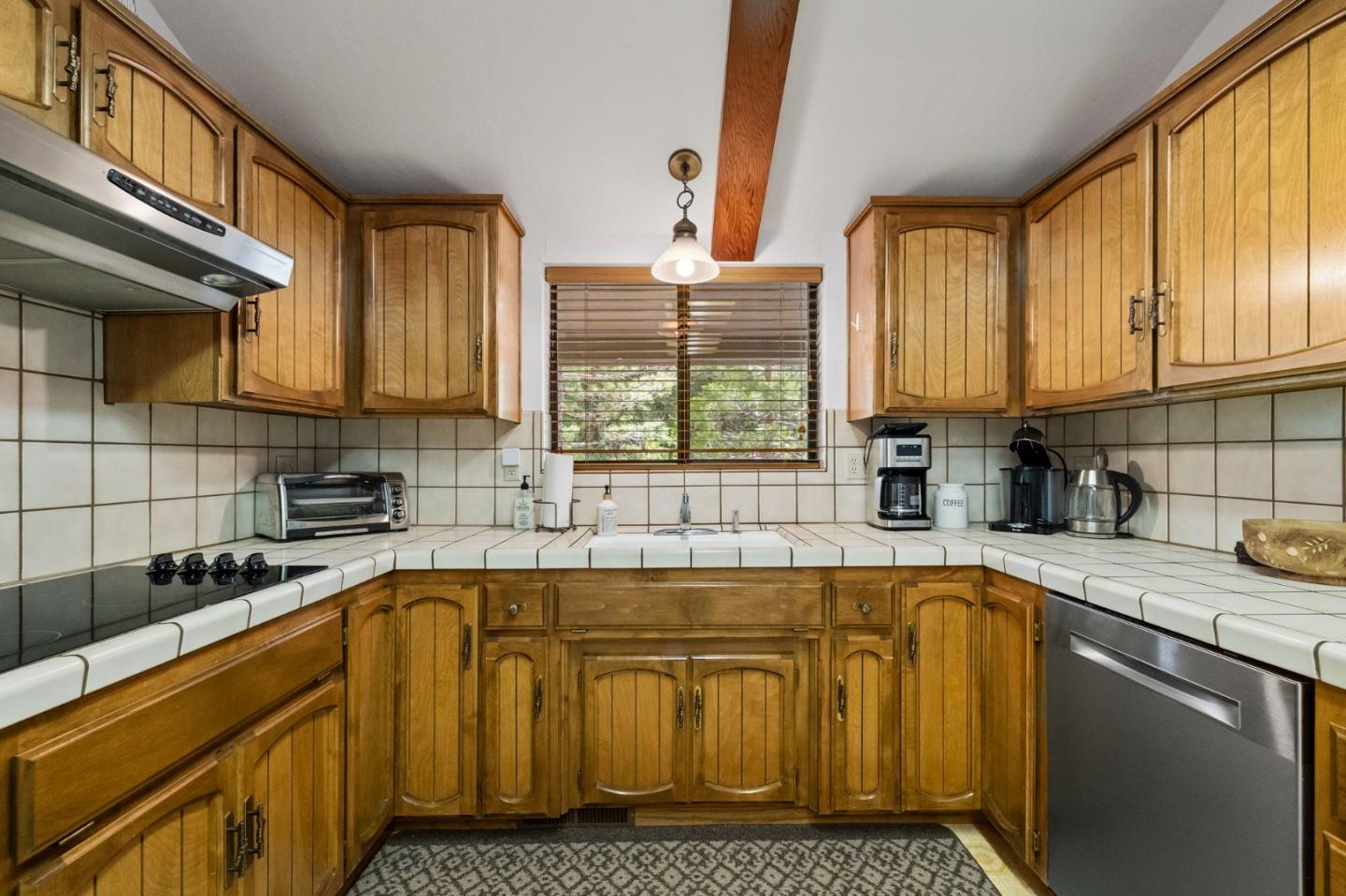 22150 Sarah CIR