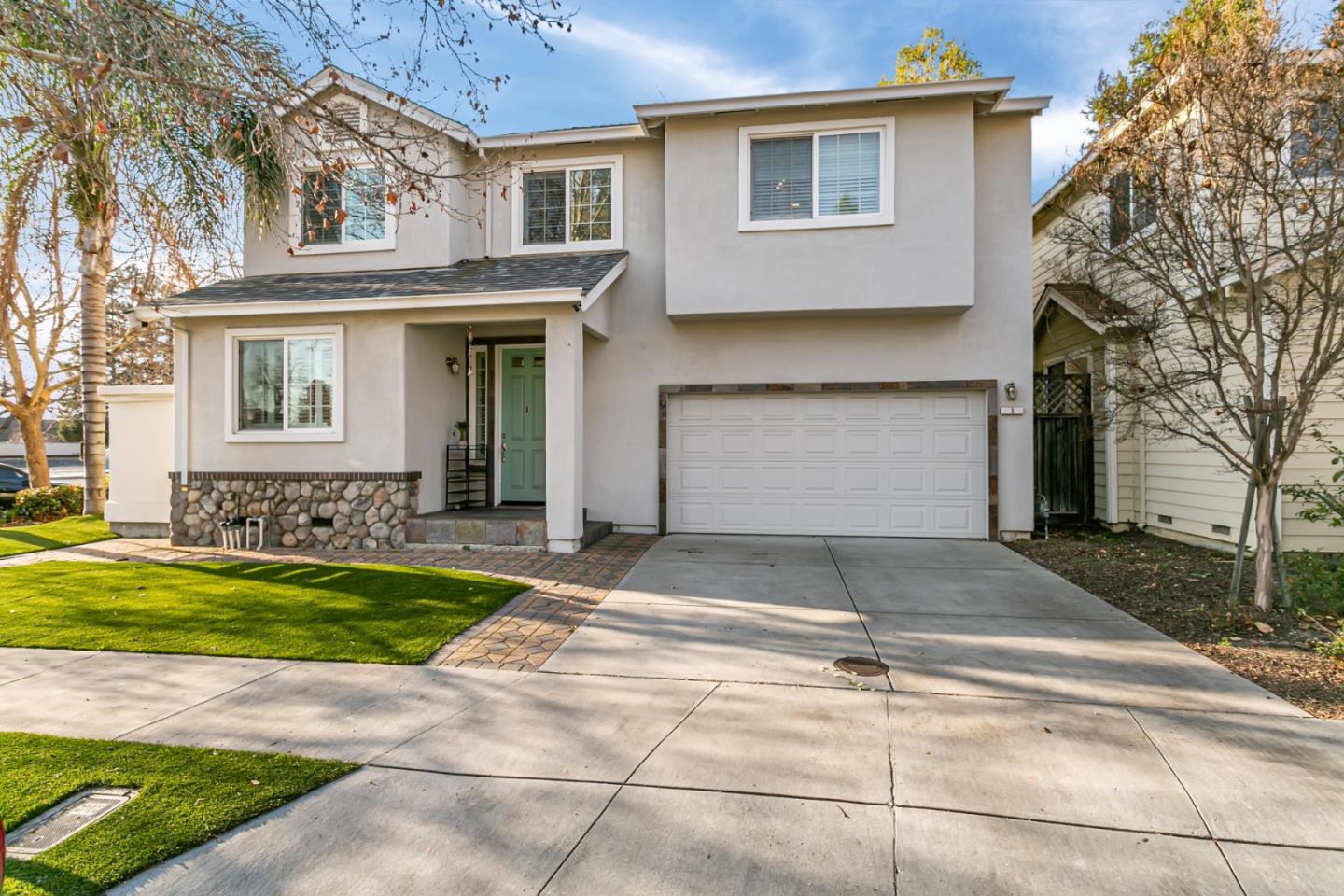 1 Larisa Oaks PL