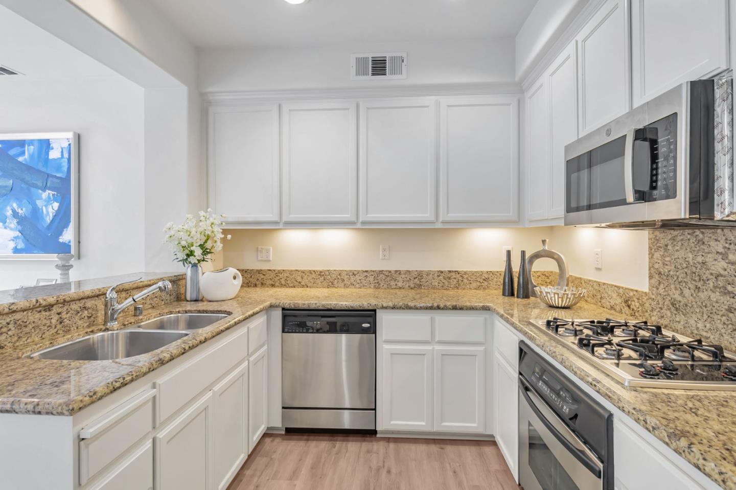 900 Live Oak WAY 903